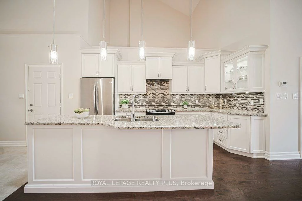 1010, Cristina, Clarkson, Mississauga