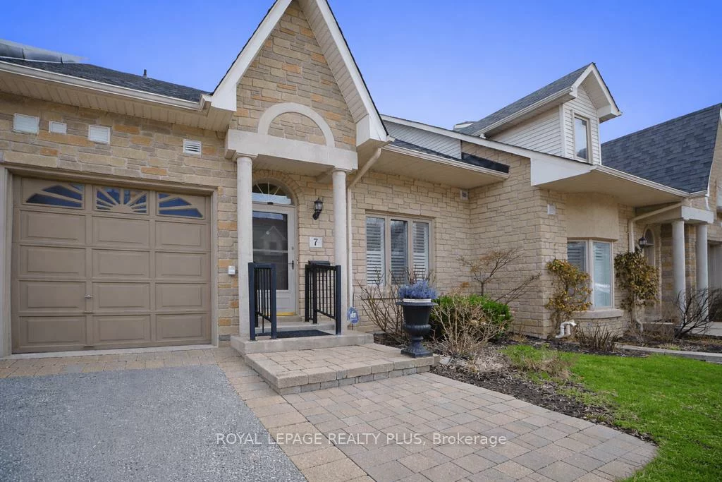 1010, Cristina, Clarkson, Mississauga