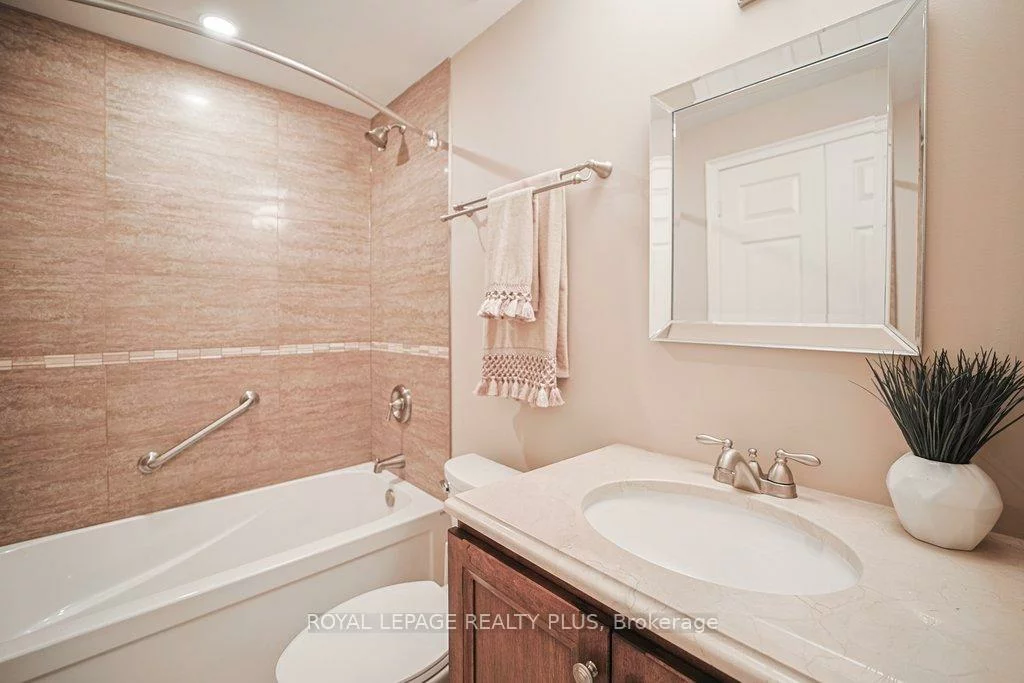 1010, Cristina, Clarkson, Mississauga