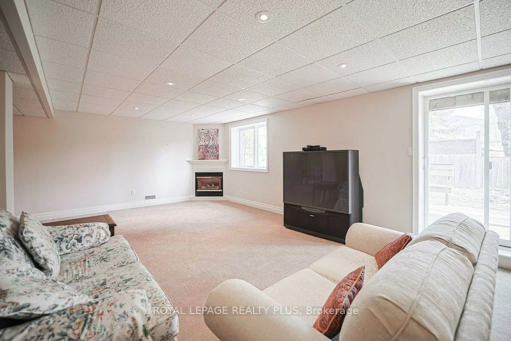 1010, Cristina, Clarkson, Mississauga