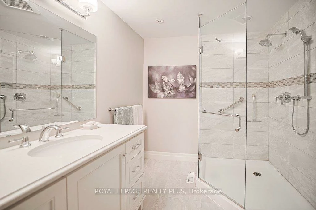 1010, Cristina, Clarkson, Mississauga