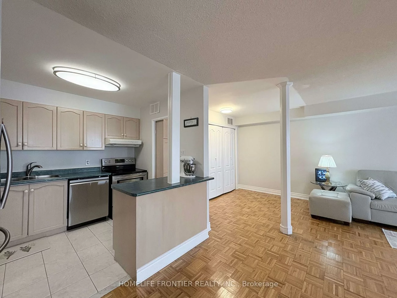 1580, Mississauga Vly, Mississauga Valleys, Mississauga