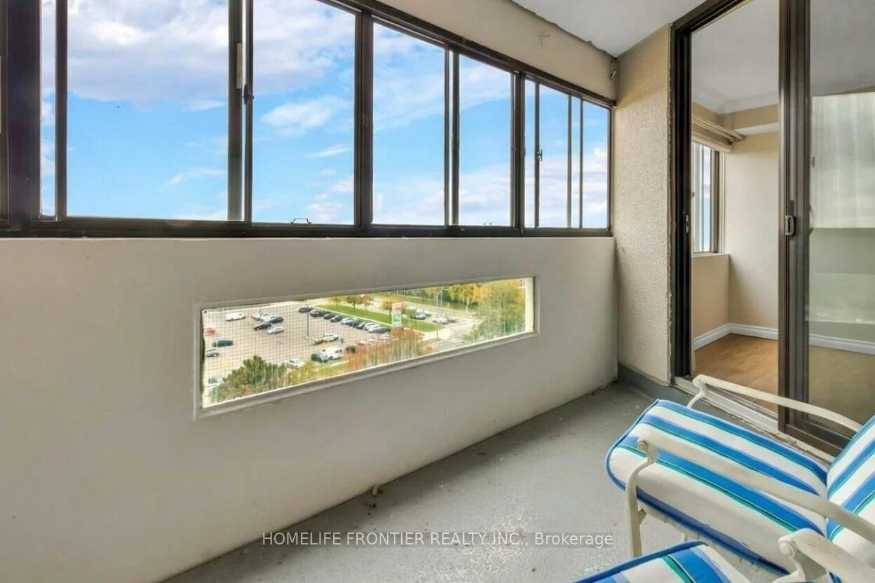 1580, Mississauga Vly, Mississauga Valleys, Mississauga