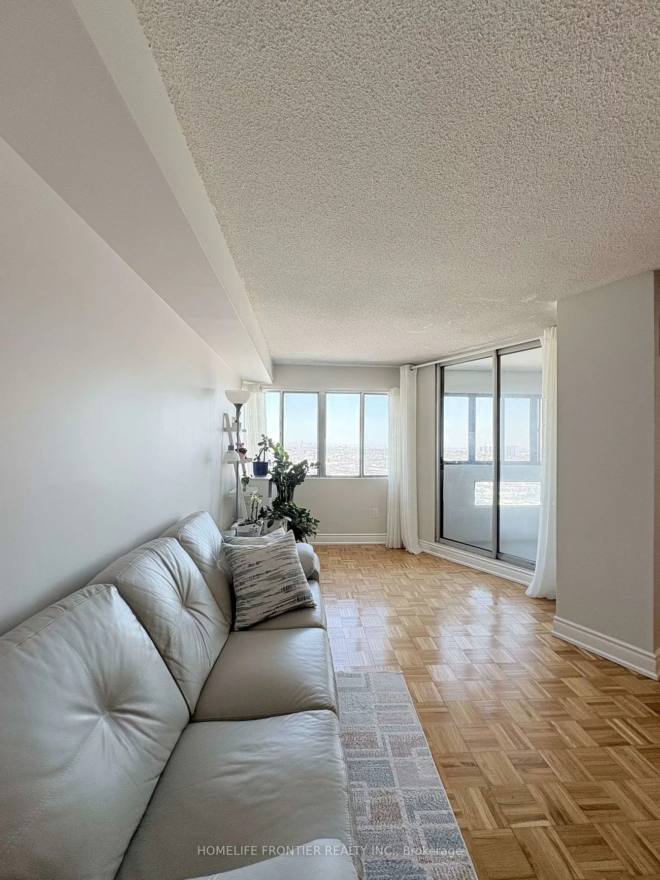 1580, Mississauga Vly, Mississauga Valleys, Mississauga