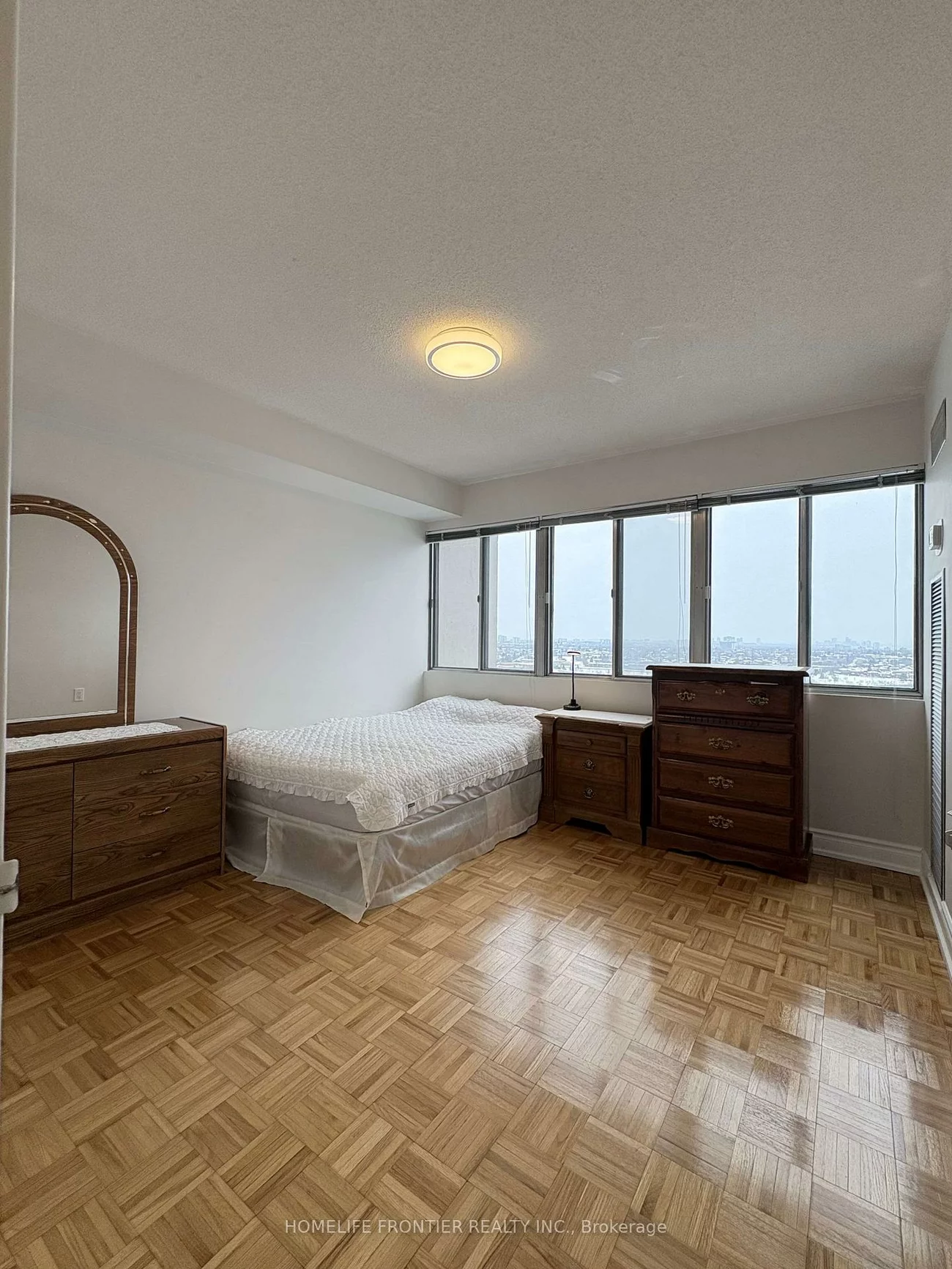 1580, Mississauga Vly, Mississauga Valleys, Mississauga