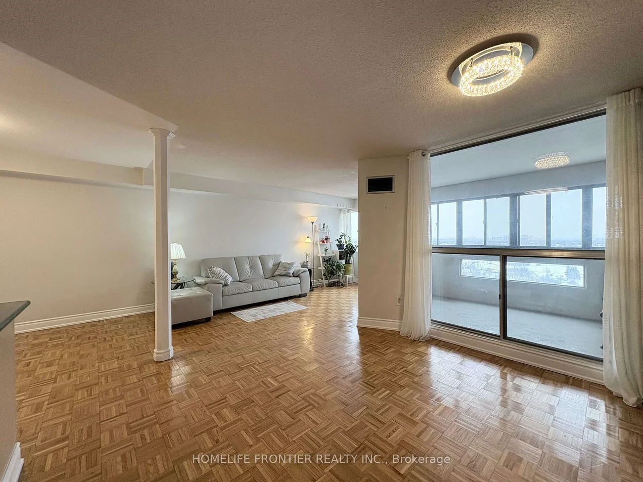 1580, Mississauga Vly, Mississauga Valleys, Mississauga