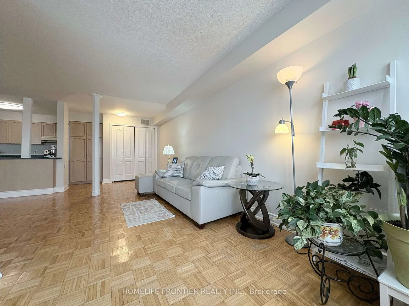 1580, Mississauga Vly, Mississauga Valleys, Mississauga