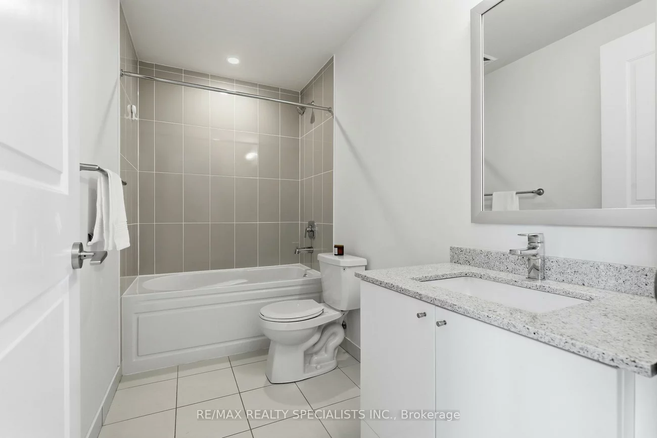 65, Watergarden, Hurontario, Mississauga