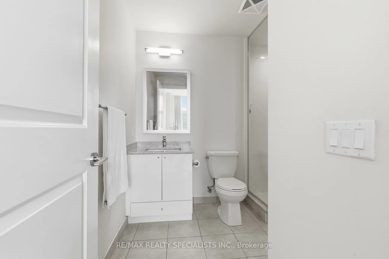 65, Watergarden, Hurontario, Mississauga