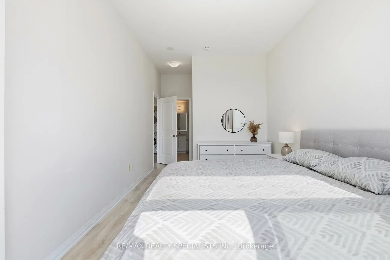 65, Watergarden, Hurontario, Mississauga