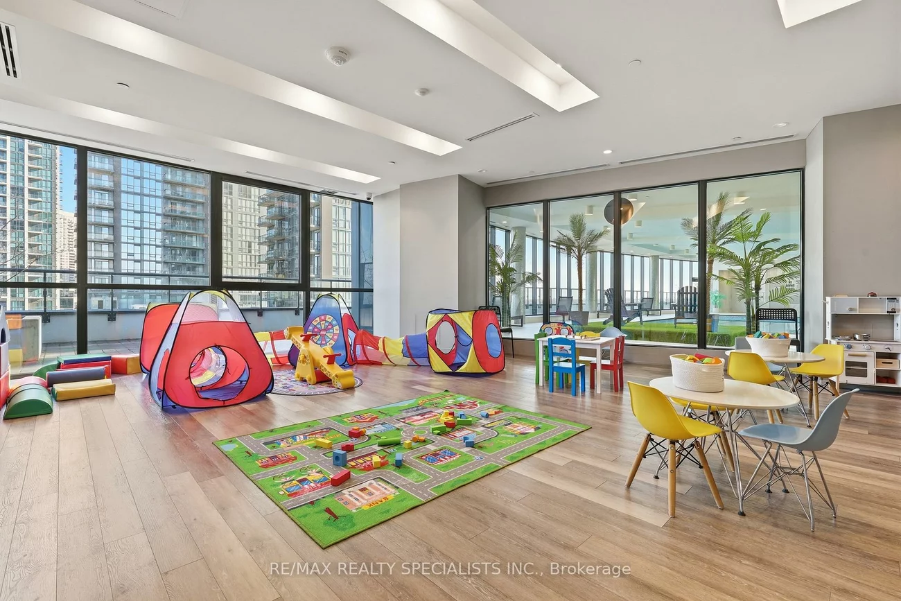 65, Watergarden, Hurontario, Mississauga