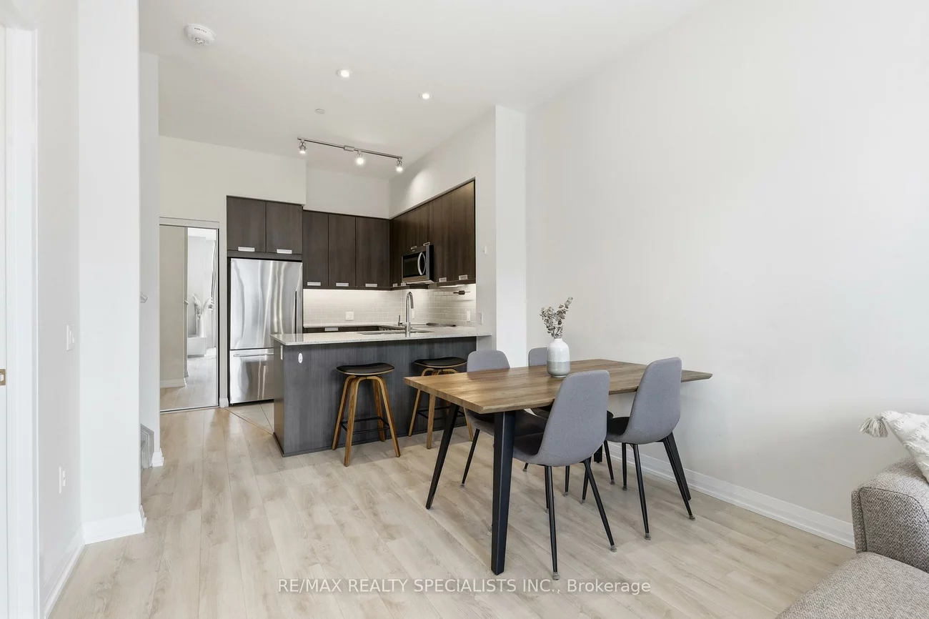 65, Watergarden, Hurontario, Mississauga