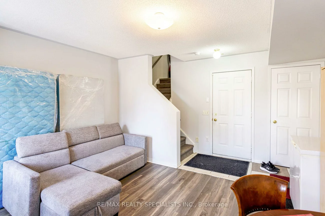 50, Strathaven, Hurontario, Mississauga