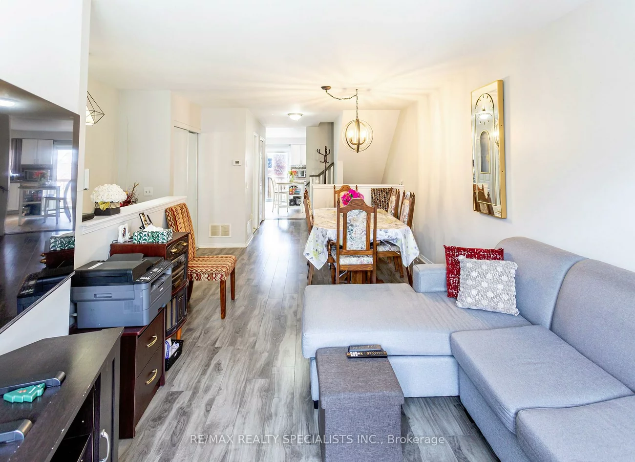 50, Strathaven, Hurontario, Mississauga