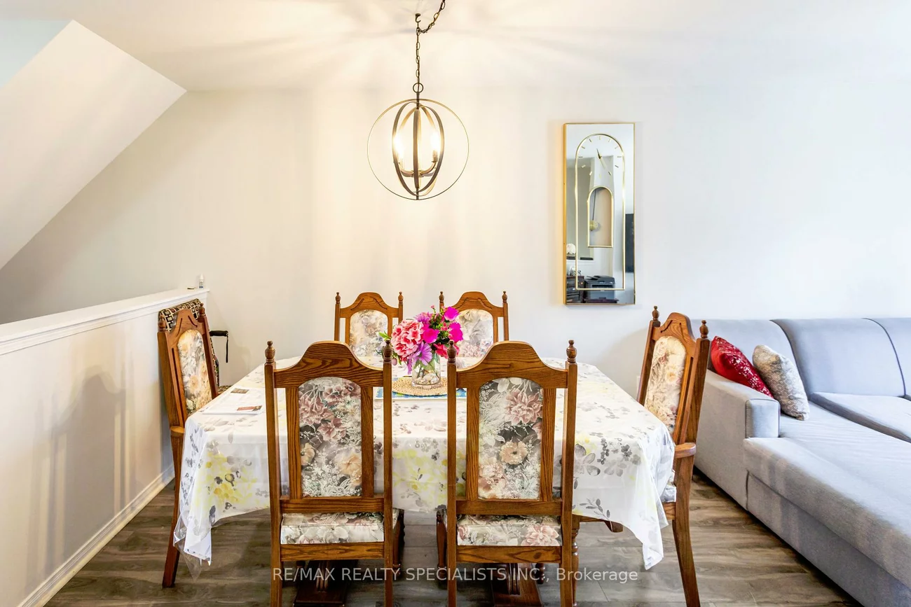 50, Strathaven, Hurontario, Mississauga