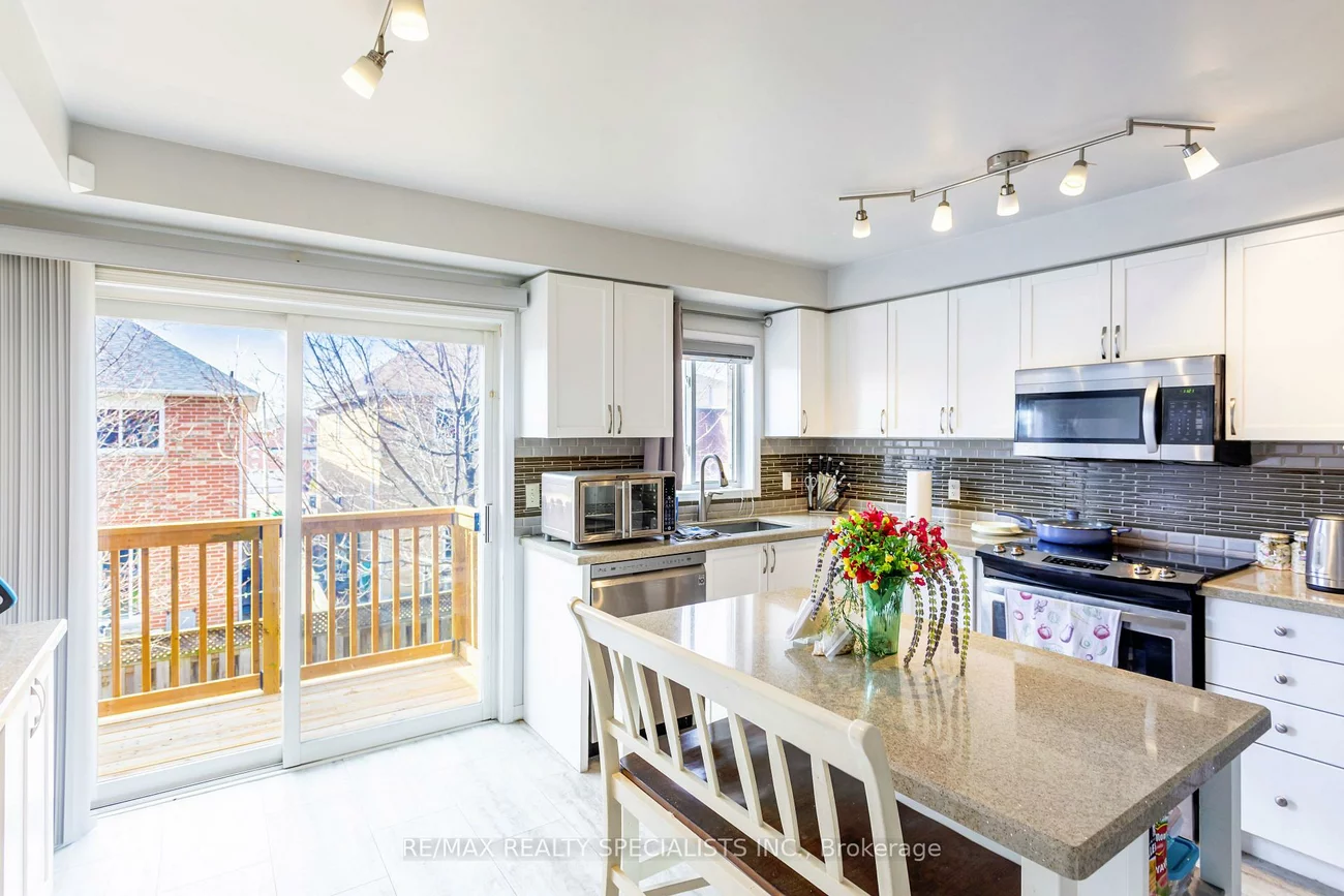 50, Strathaven, Hurontario, Mississauga