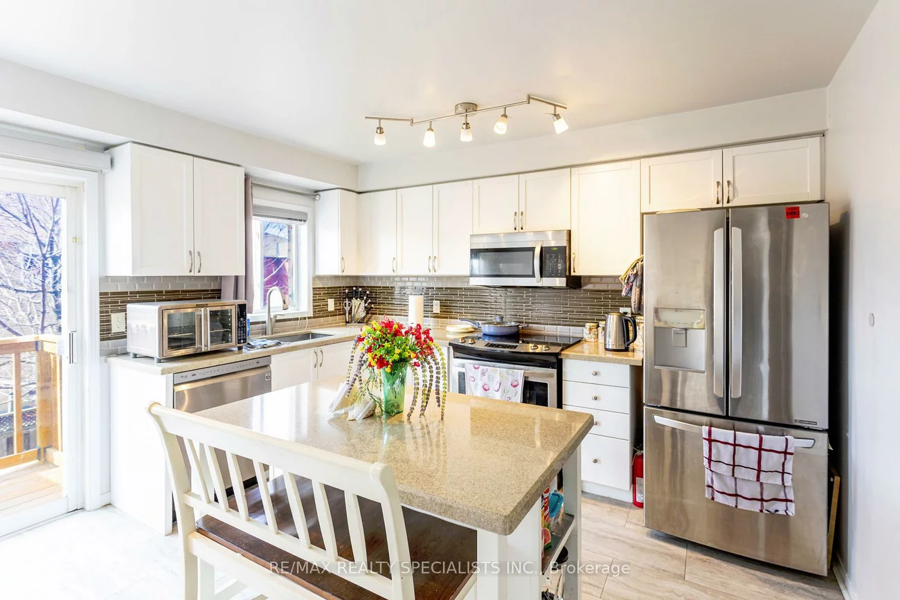 50, Strathaven, Hurontario, Mississauga