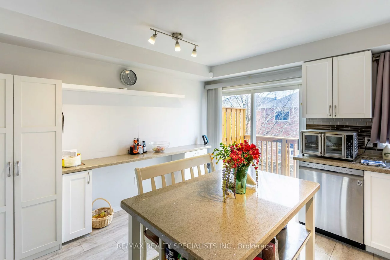 50, Strathaven, Hurontario, Mississauga