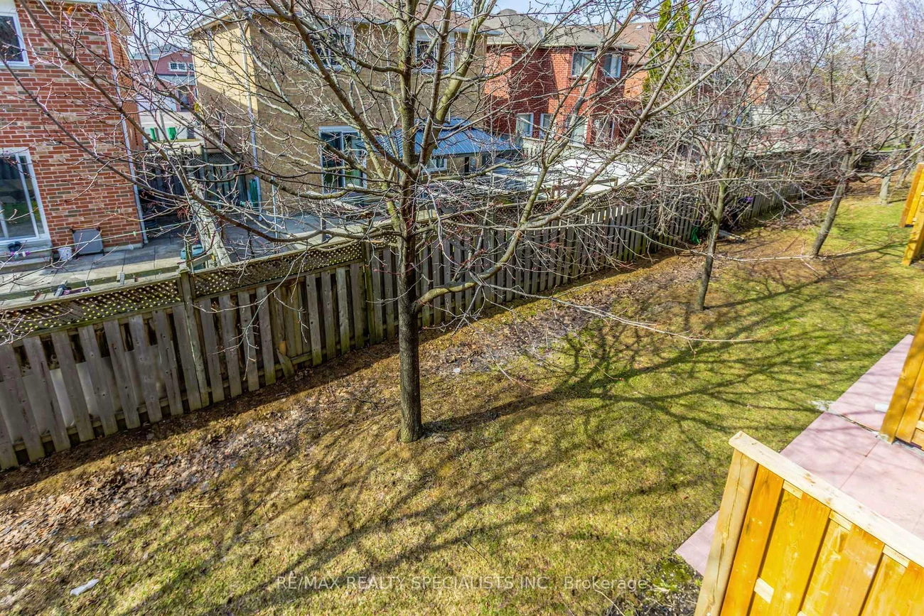 50, Strathaven, Hurontario, Mississauga