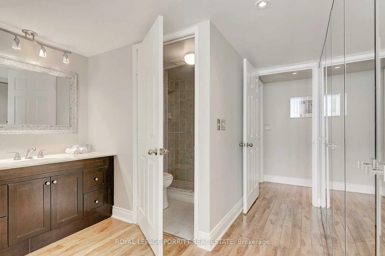 1271, Walden, Clarkson, Mississauga