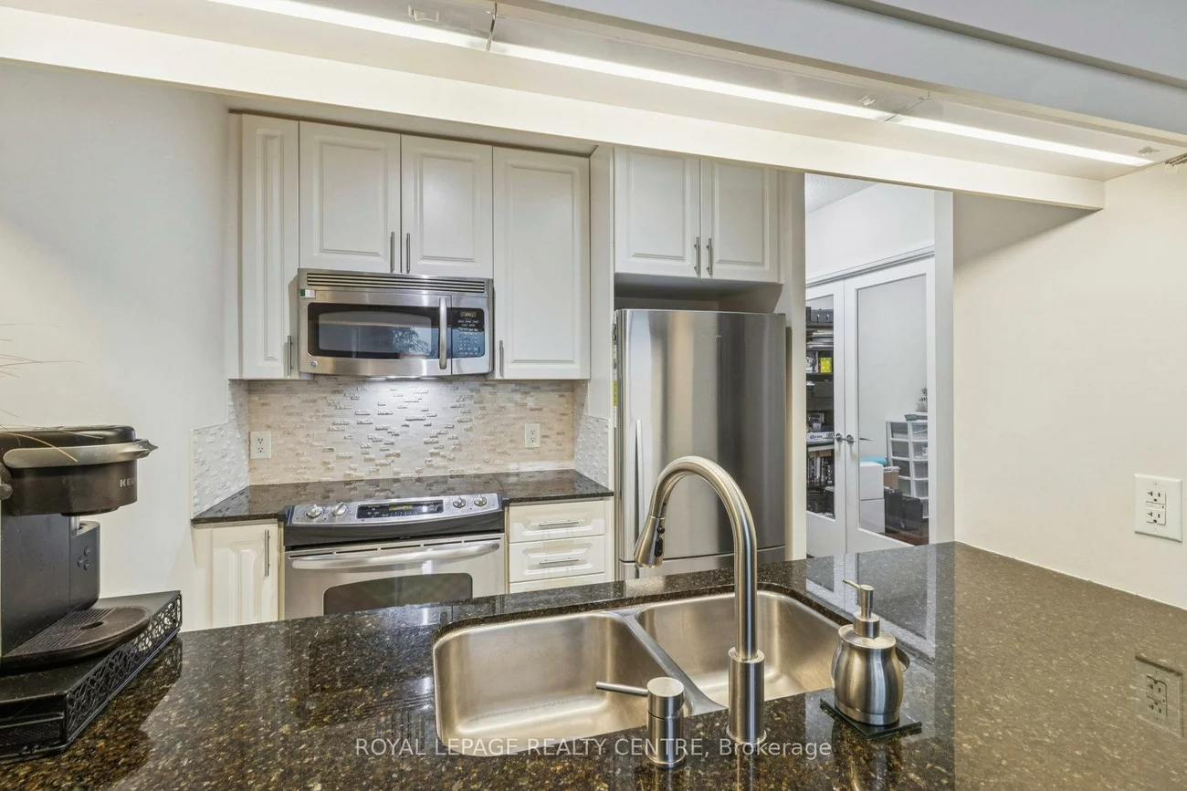 1055, Southdown, Clarkson, Mississauga