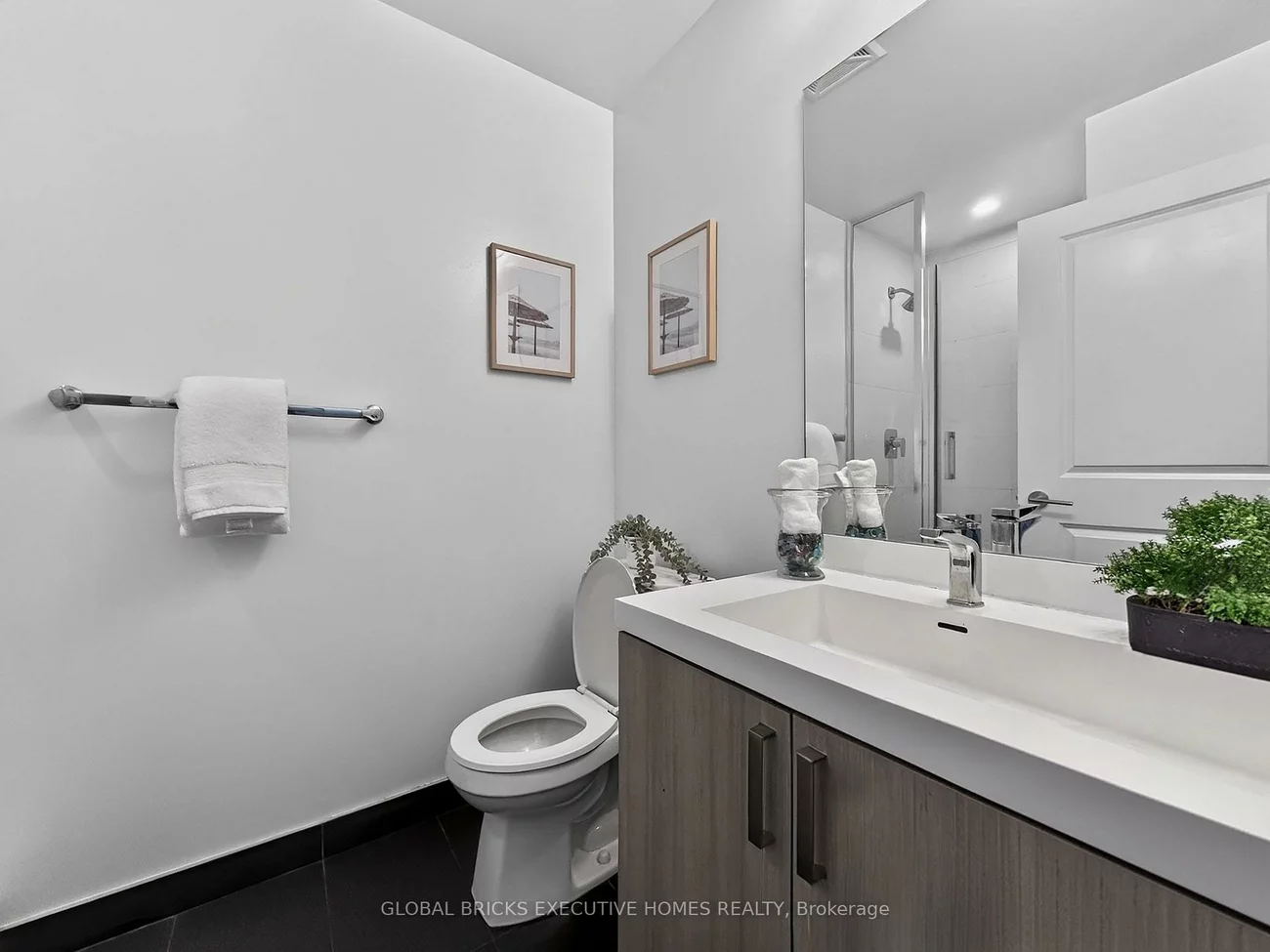 8, Nahani, Hurontario, Mississauga