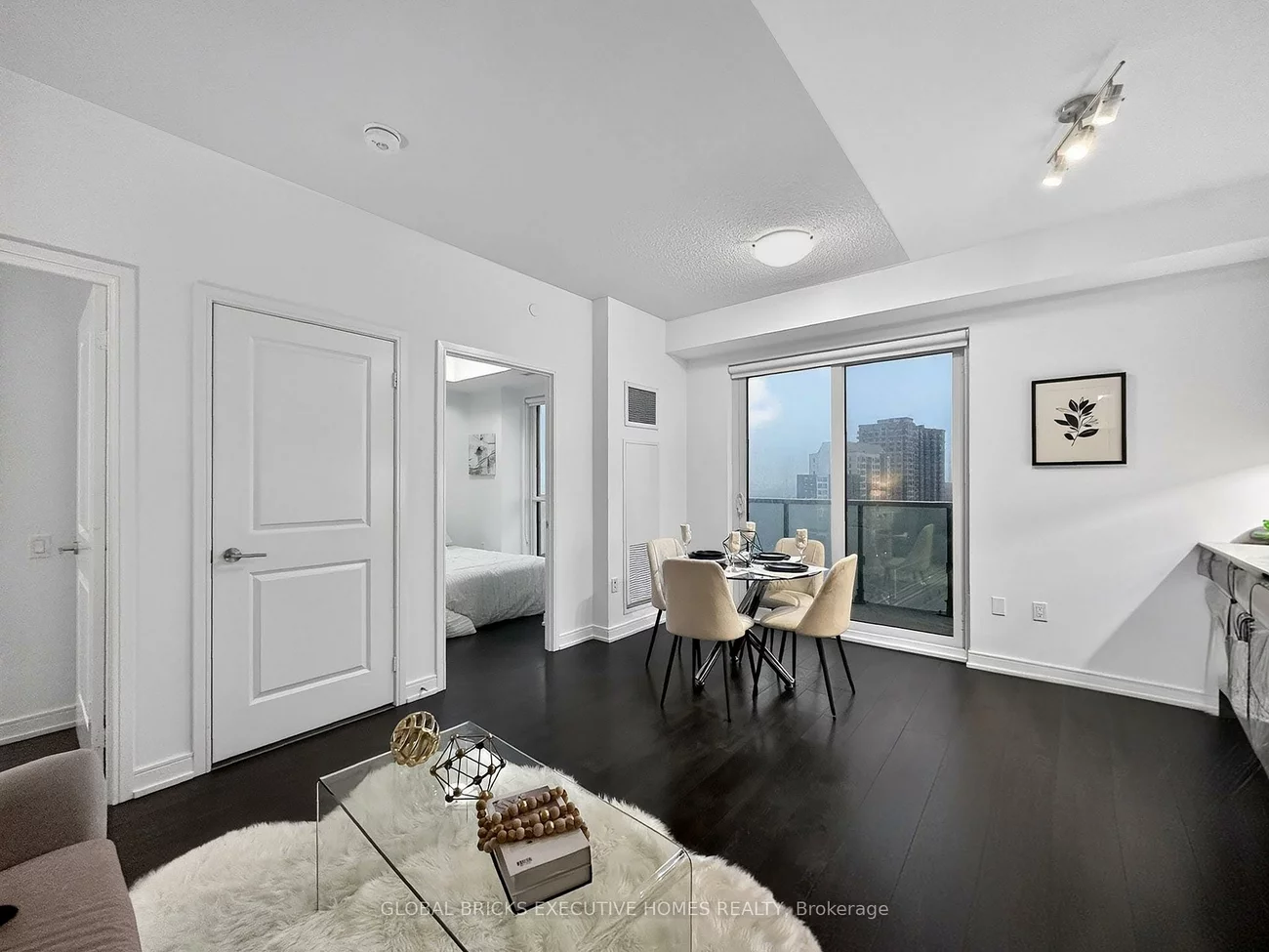 8, Nahani, Hurontario, Mississauga