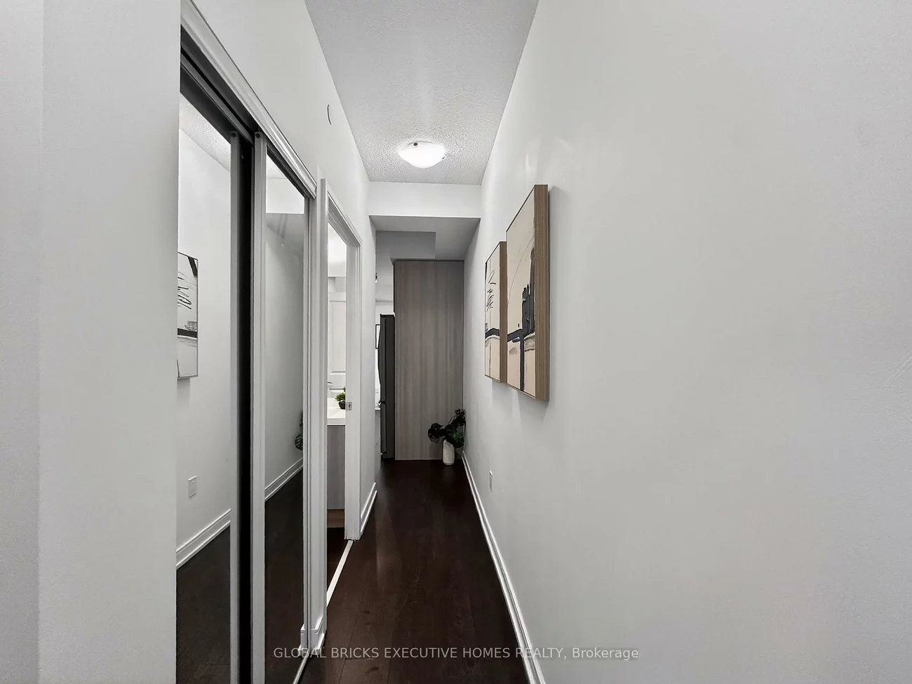 8, Nahani, Hurontario, Mississauga
