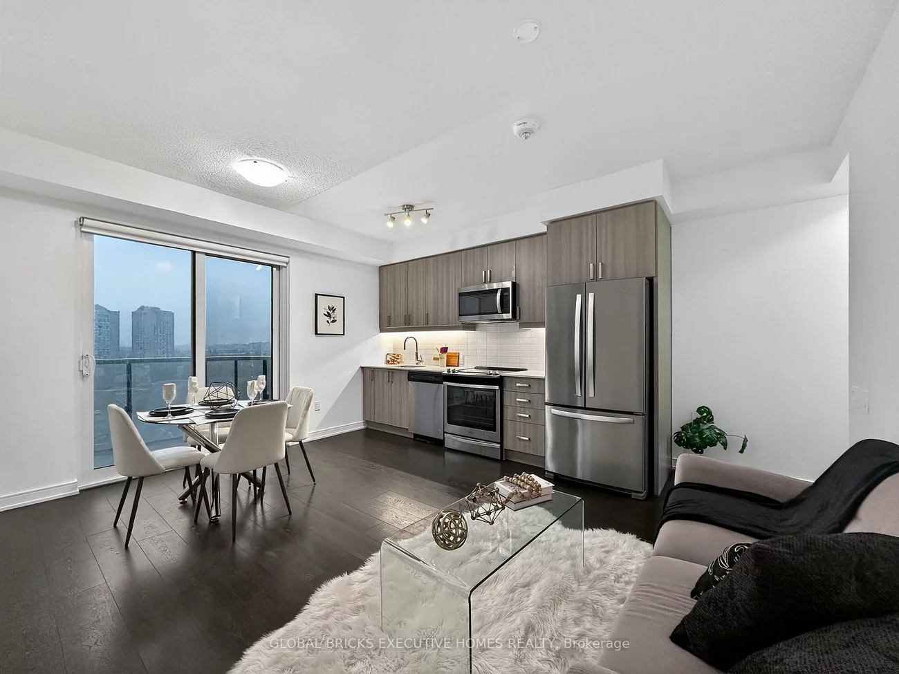 8, Nahani, Hurontario, Mississauga