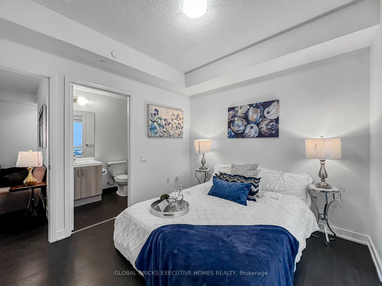 8, Nahani, Hurontario, Mississauga