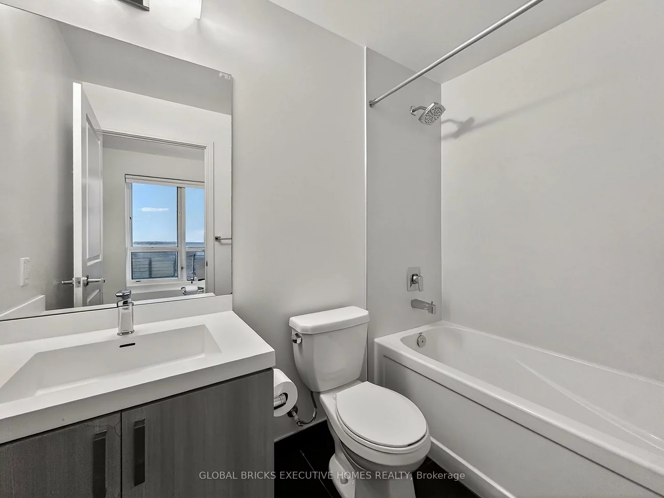 8, Nahani, Hurontario, Mississauga