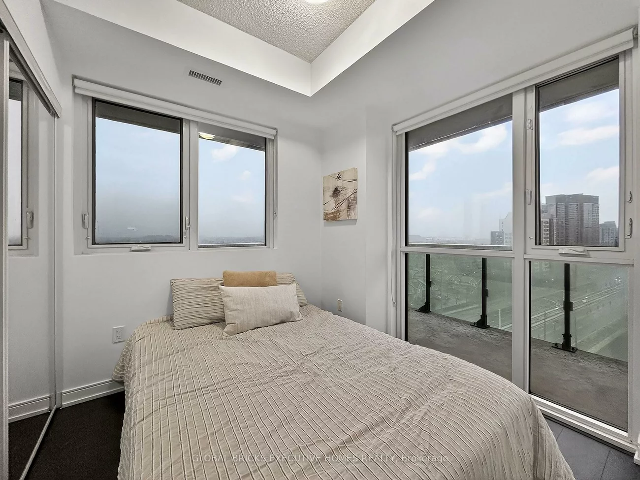 8, Nahani, Hurontario, Mississauga