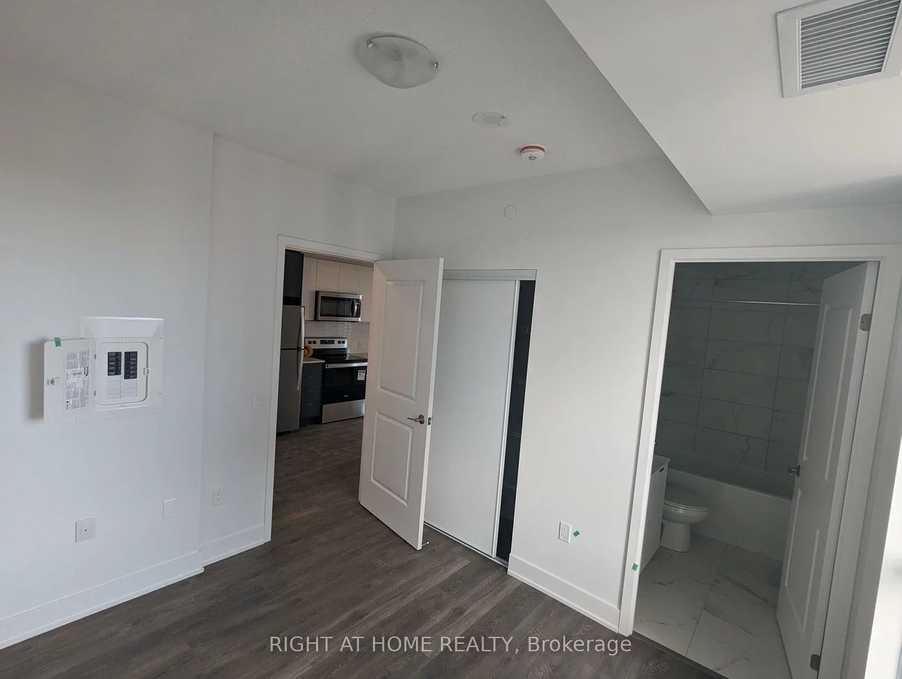 202, Burnhamthorpe, Mississauga Valleys, Mississauga