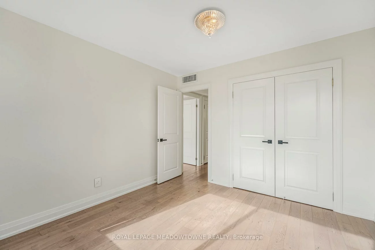 4235, Sherwoodtowne, City Centre, Mississauga