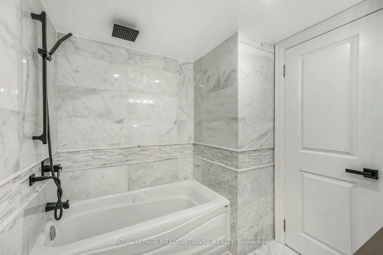 4235, Sherwoodtowne, City Centre, Mississauga