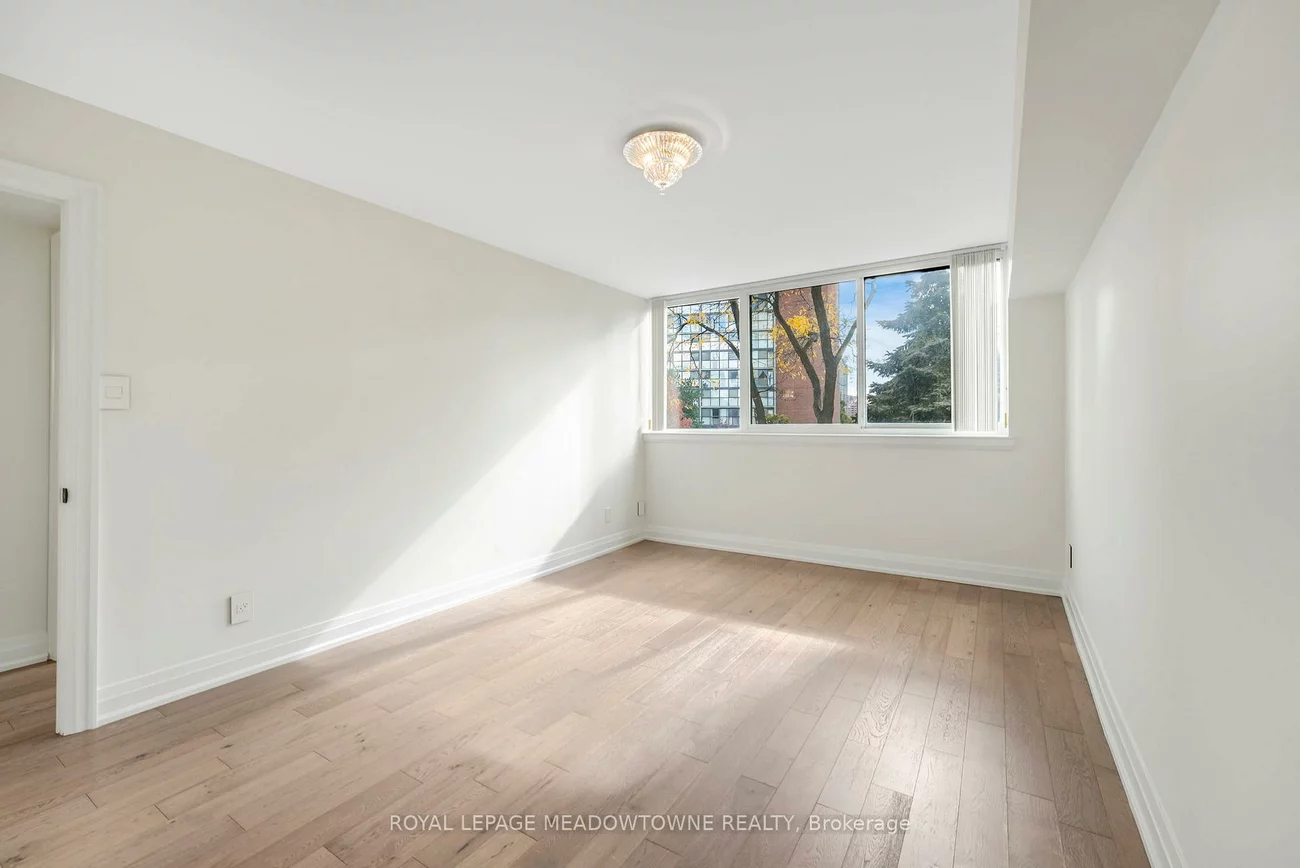4235, Sherwoodtowne, City Centre, Mississauga