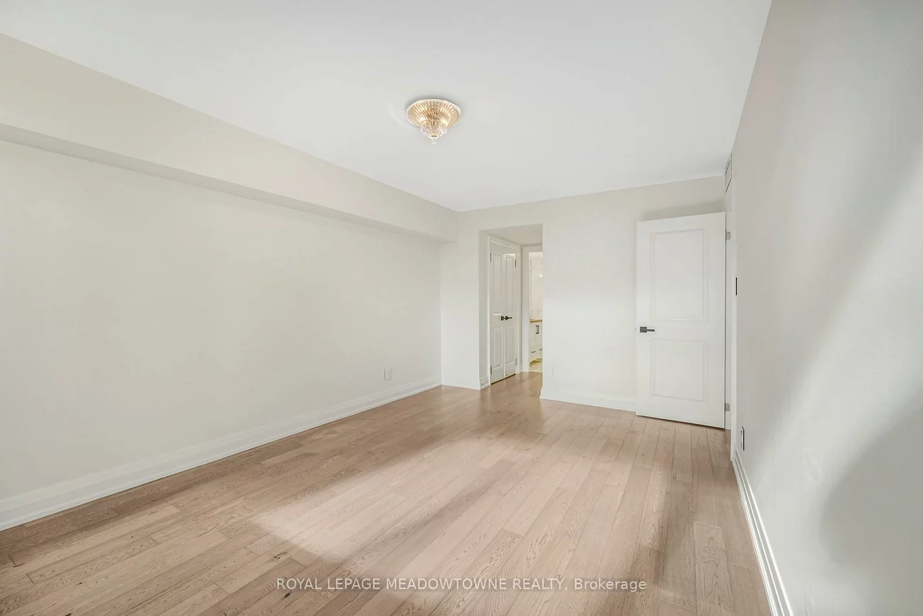 4235, Sherwoodtowne, City Centre, Mississauga