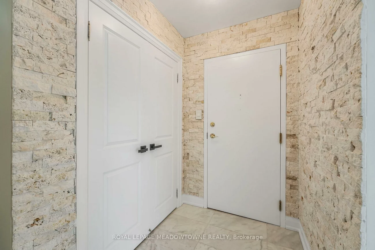 4235, Sherwoodtowne, City Centre, Mississauga