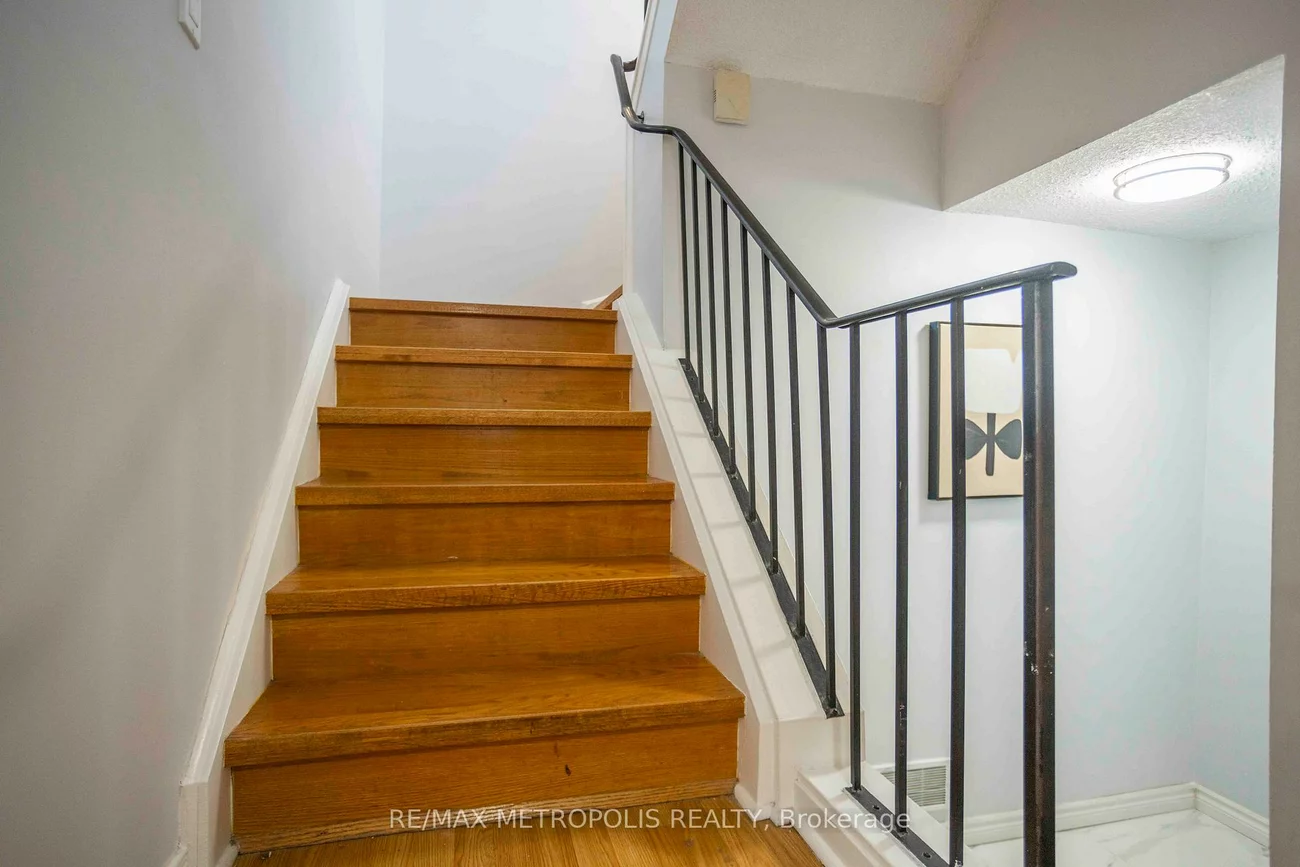 2170, Bromsgrove, Clarkson, Mississauga