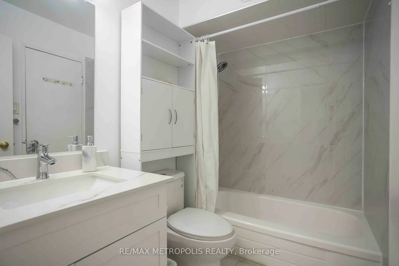 2170, Bromsgrove, Clarkson, Mississauga