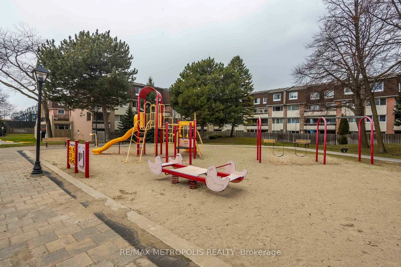 2170, Bromsgrove, Clarkson, Mississauga