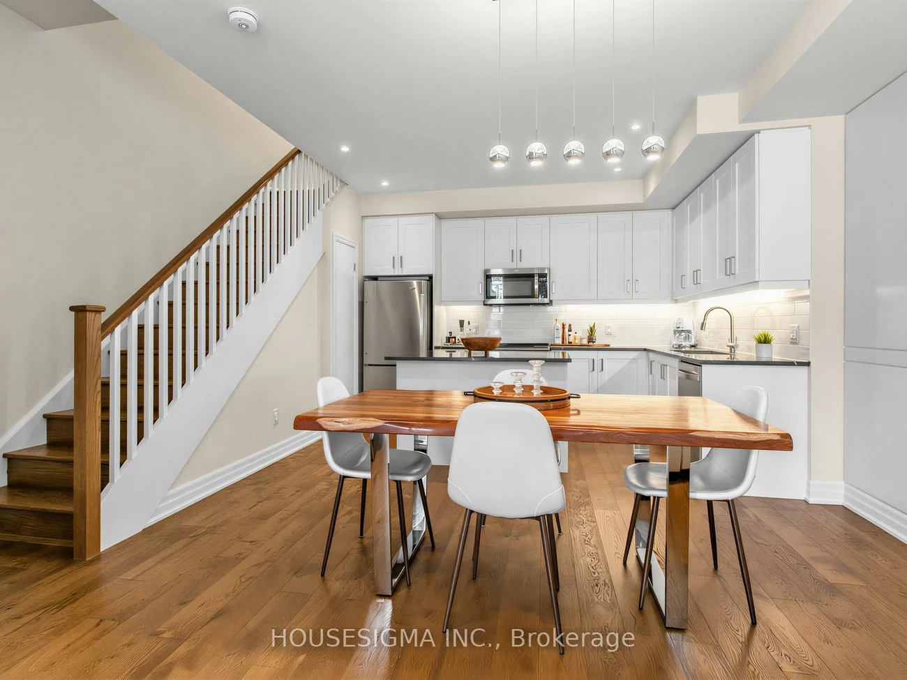 1190, Cawthra, Mineola, Mississauga