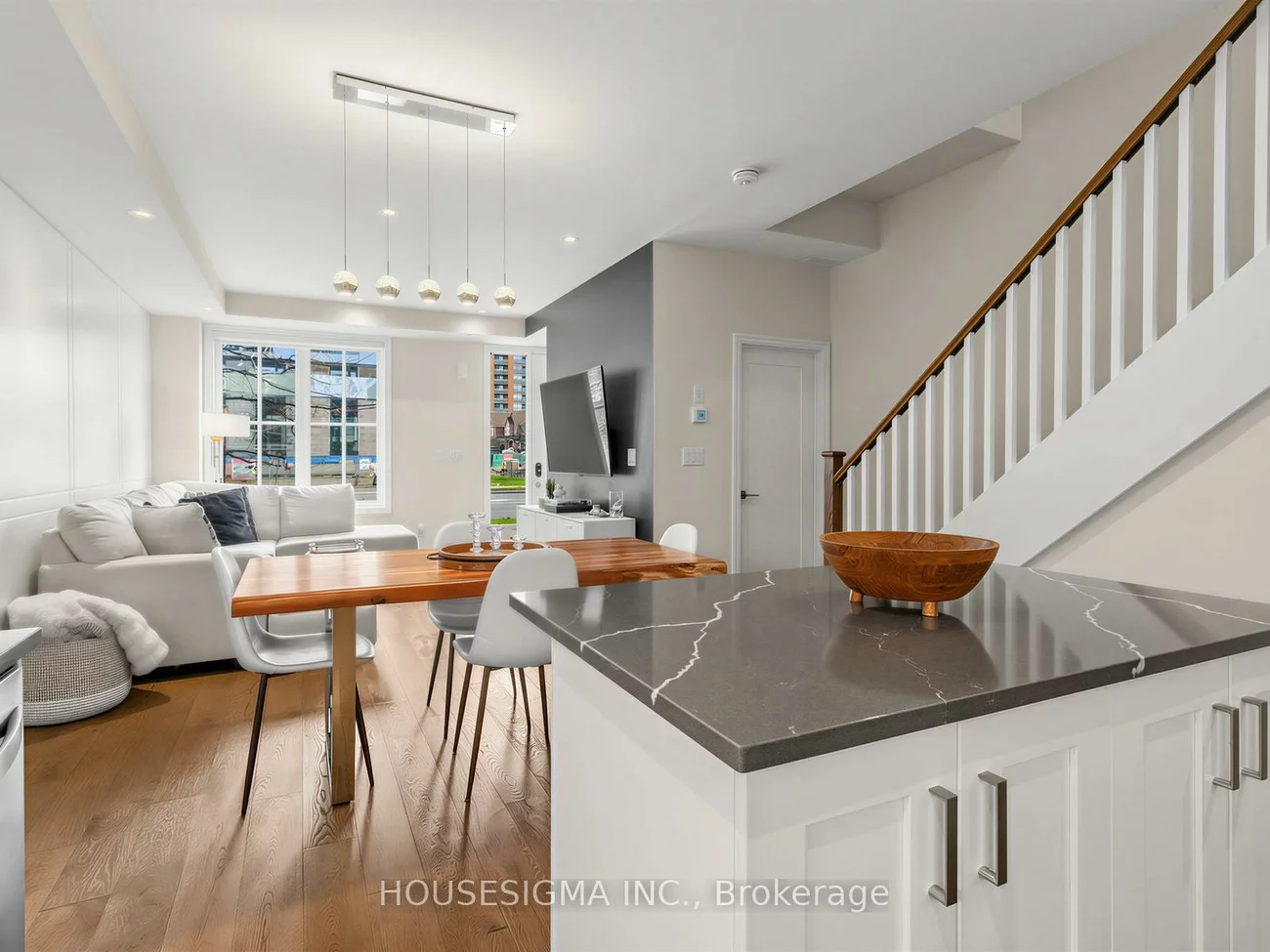 1190, Cawthra, Mineola, Mississauga