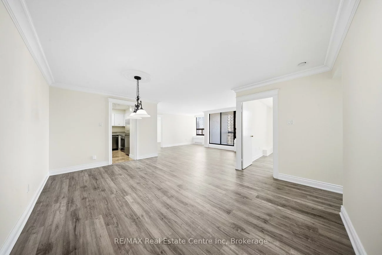 20, Mississauga Valley, Mississauga Valleys, Mississauga