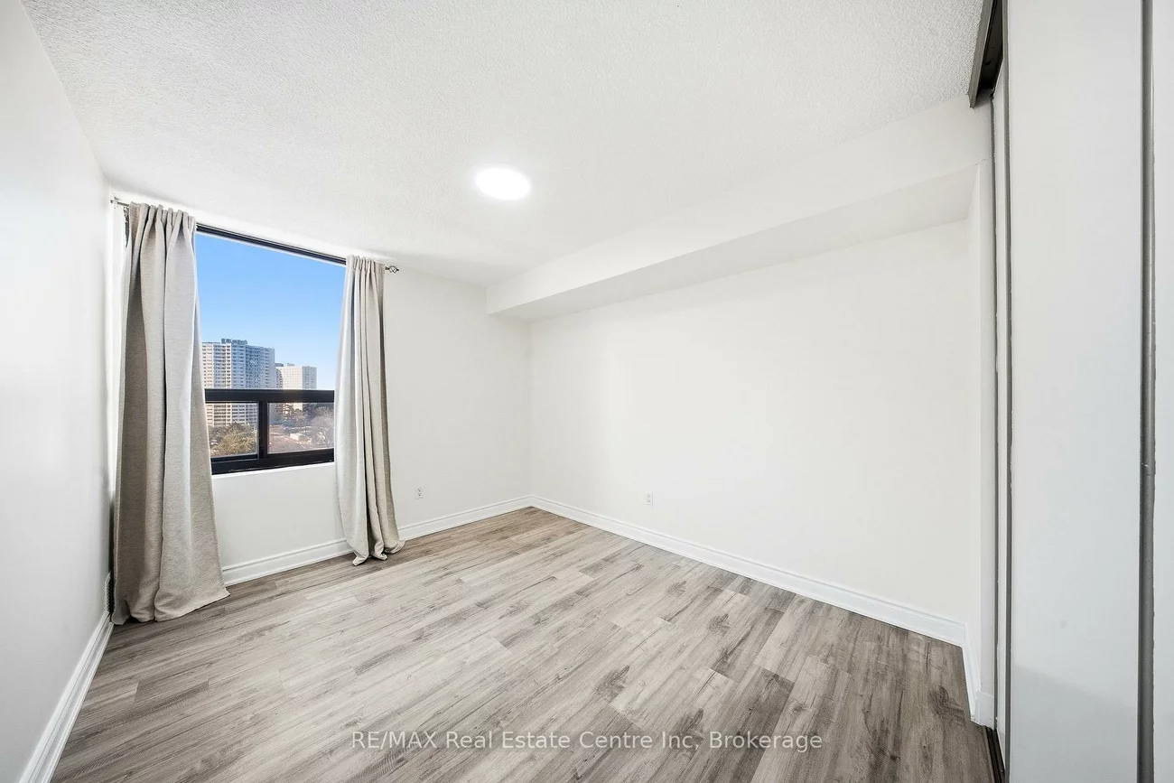 20, Mississauga Valley, Mississauga Valleys, Mississauga