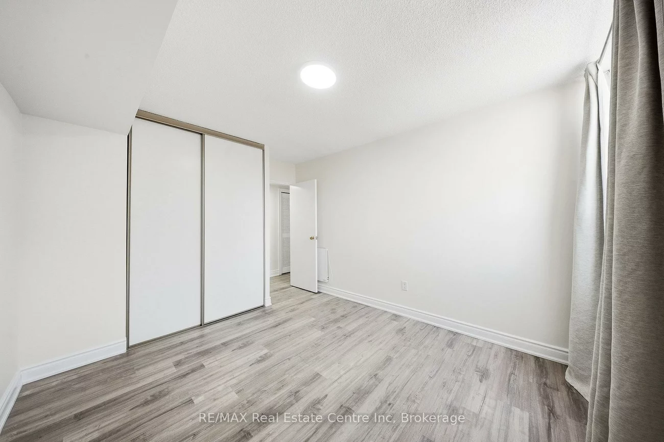 20, Mississauga Valley, Mississauga Valleys, Mississauga