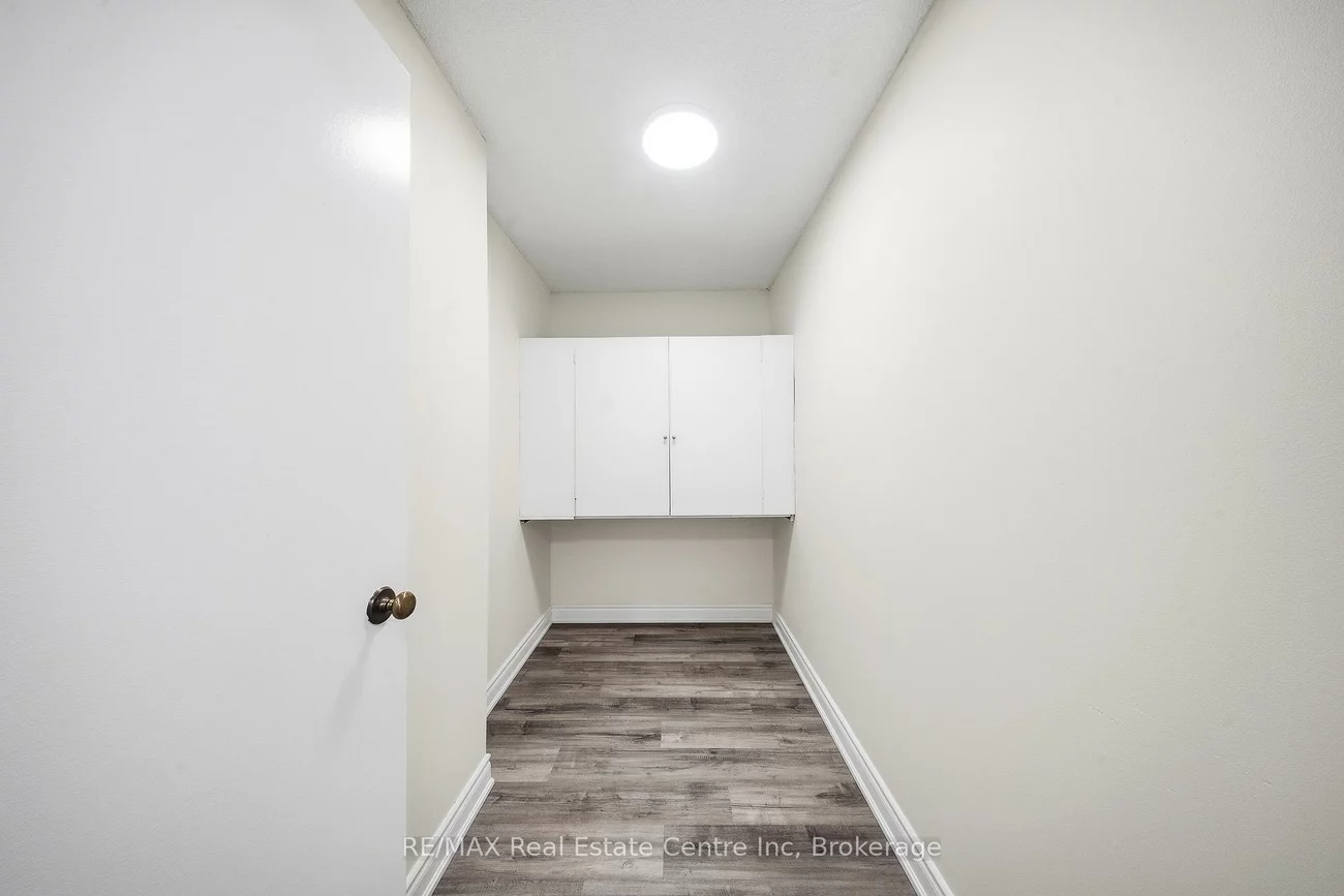 20, Mississauga Valley, Mississauga Valleys, Mississauga