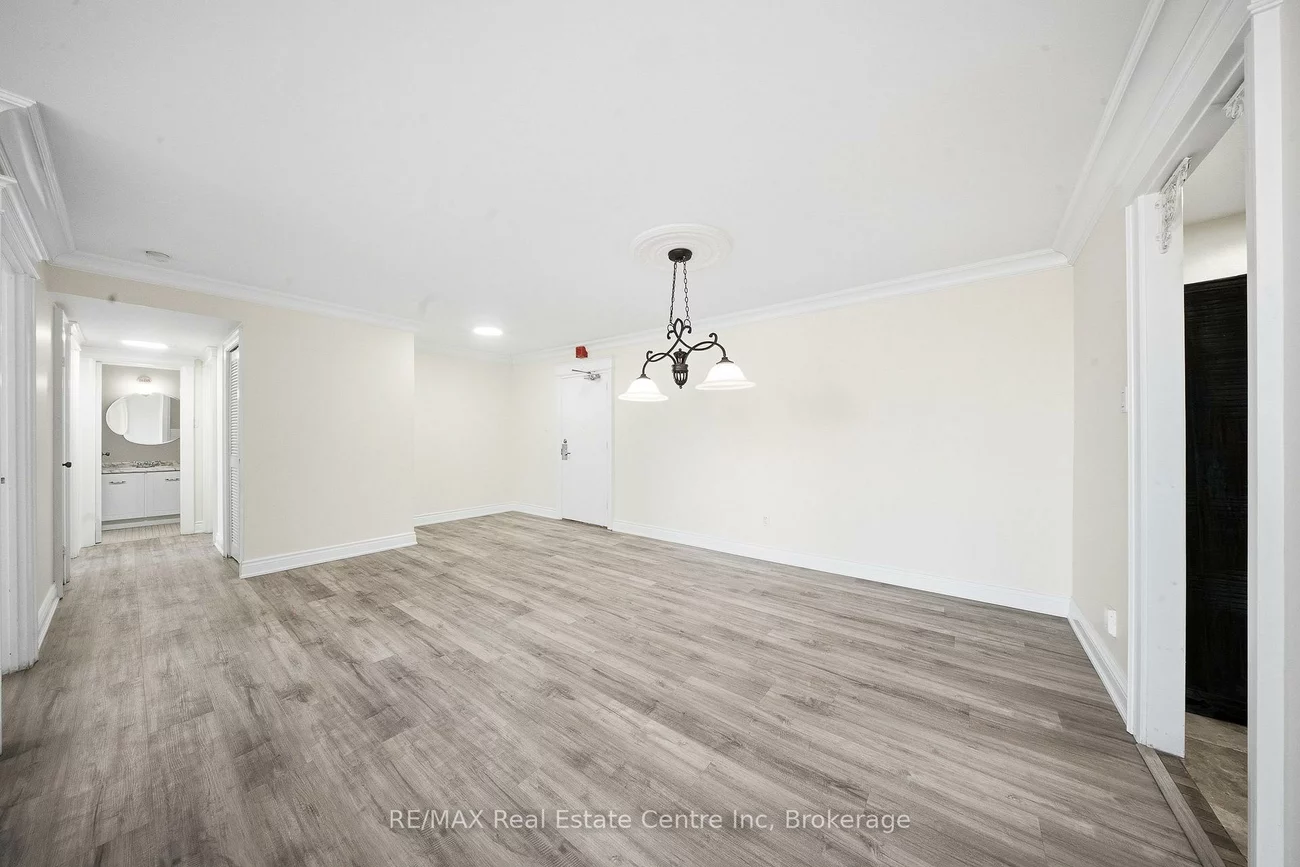 20, Mississauga Valley, Mississauga Valleys, Mississauga