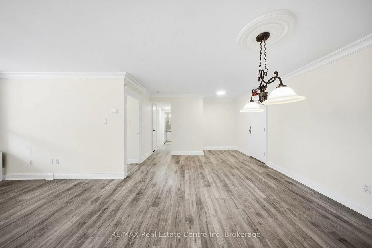 20, Mississauga Valley, Mississauga Valleys, Mississauga