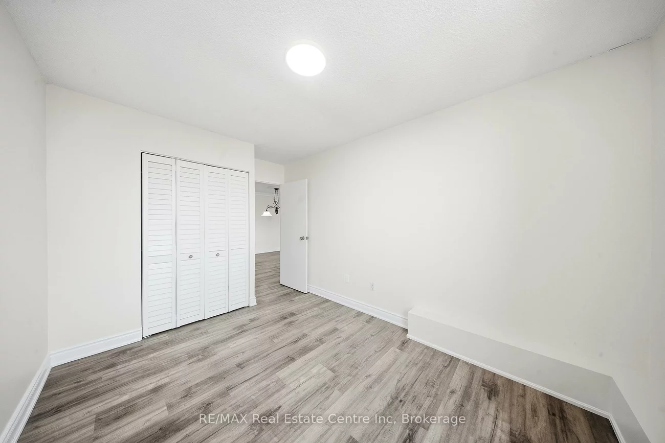 20, Mississauga Valley, Mississauga Valleys, Mississauga